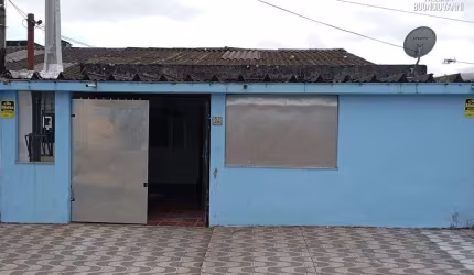 Casa térrea com edícula e área de lazer á venda em São Vicente