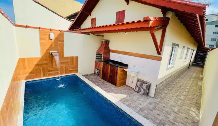 LINDA CASA COM PISCINA EM MONGAGUÁ LADO PISTA