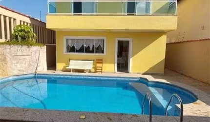 Casa à Venda em Flórida, Praia Grande - SP