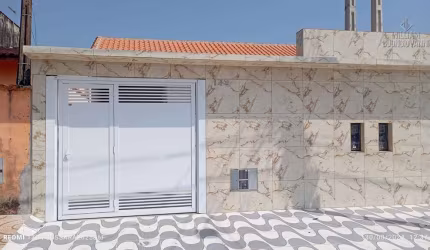Lindas casa na praia com belo acabamento!