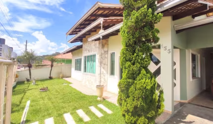 Casa à venda, 3 quartos, sendo 1 suíte, Bairro Jaraguá 99, Jaraguá do Sul/ SC.