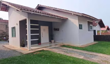 Casa à venda em Jaraguá do Sul, 3 dormitórios, sendo 1 suíte - Ilha da Figueira