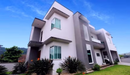 Casa à Venda em Jaraguá do Sul com 4 quartos sendo 1 suíte – Bairro Estrada Nova