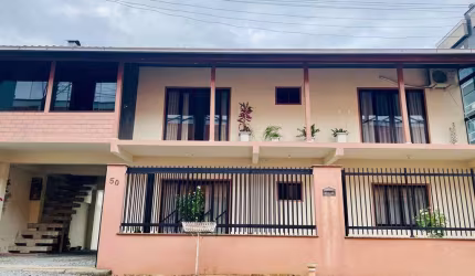 Sobrado à venda, 6 quartos, Bairro Centro, Jaraguá do Sul/ SC.