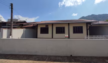 Casa à venda, 3 quartos, sendo 1 suíte, Bairro Vieira, Jaraguá do Sul/ SC.
