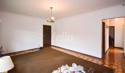 Casa com 3 quartos à venda na Rua Pedro Perella, 30, Vila Adelaide Perella, Guarulhos, 240 m2 por R$ 800.000