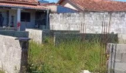 Casa no bairro Jardim Jamaica, em Itanhaém - localizado lado praia, em rua de terra.