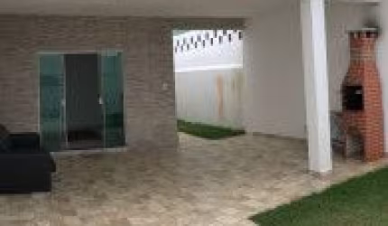 Casa no bairro Jardim das Palmeiras, em Itanhaém - sendo lado praia.
