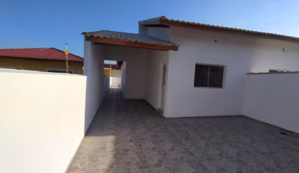 Casa à venda no bairro Balneário Gaivotas, em Itanhaém ** Possui piscina com cascata; Aceita financiamento bancário!!