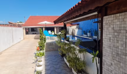 CASA COM PISCINA A VENDA EM ITANHAÉM LITORAL SUL DE SP.