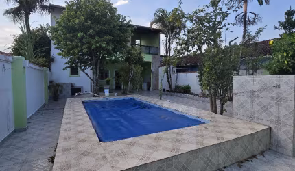Excelente casa com piscina e 03 dormitórios na praia do Suarão em Itanhaém.