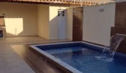 Belíssima casa localizada no bairro Cibratel 2, em Itanhaém.