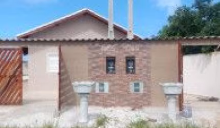 Excelente casa no Jardim Jamaica, em Itanhaém - localizada lado praia, em rua calçada.