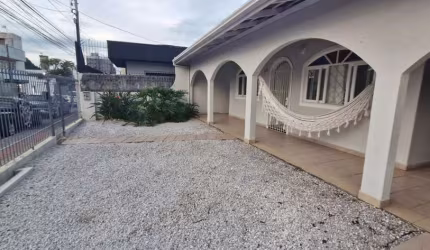 Casa com terreno Balneário Camboriú, 3 suítes, bem localizado