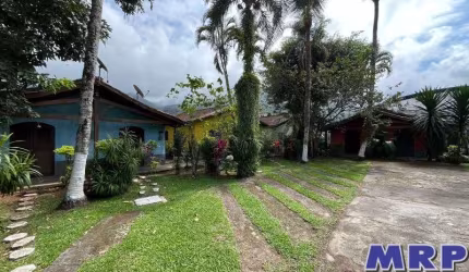 Casa a venda em Ubatuba, dentro de condomínio no bairro do Sertão da Quina a 3 km Praia de Maranduba.
