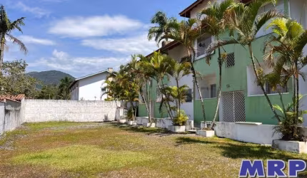 Apartamento á venda na Praia da Enseada em Ubatuba. 2 quartos. A 160 metros da praia.