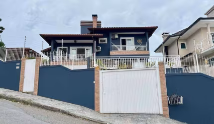 Casa com 4 dormitórios à venda, 230 m² por R$ 2.200.000,00 - Centro - São José/SC