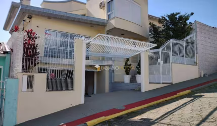Casa com 3 dormitórios à venda, 334 m² por R$ 1.590.000,00 - Capoeiras - Florianópolis/SC