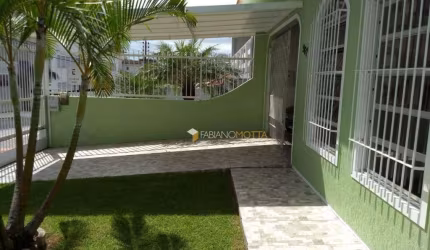 Casa com 3 dormitórios à venda, 153 m² por R$ 847.500,00 - Barreiros - São José/SC