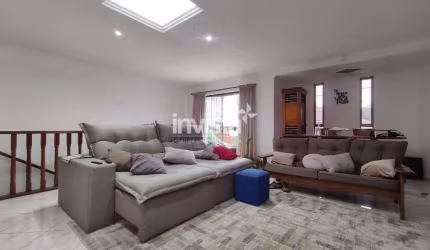 *EXCELENTE CASA SOBREPOSTA COM 3 DORMITÓRIOS NA PONTA DA PRAIA*