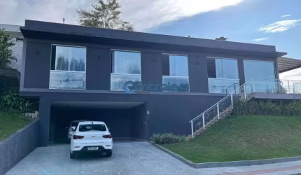 Casa na Pedra Branca Pronta pra Morar, fica localizada próximo ao lago.