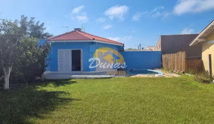 CASA COM PISCINA PRÓXIMA DO MAR