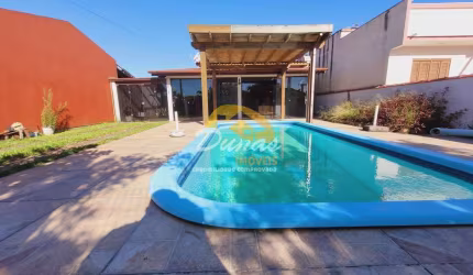 AMPLA RESIDÊNCIA COM PISCINA NO BALNEÁRIO OÁSIL SUL
