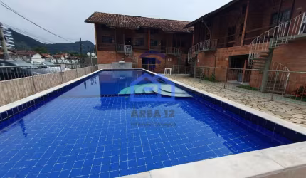 Sobrado à venda em condomínio na Martim de Sá - dois dormitórios, sala com 2 ambientes, quintal, va
