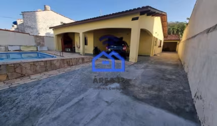 Casa com edícula e piscina à venda no bairro Prainha - 3 dormitórios, sendo 1 suíte, sala, cozinha,