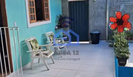Casa espaçosa à venda com pomar no quintal e edícula nos fundos, localizada no bairro do Morro do A