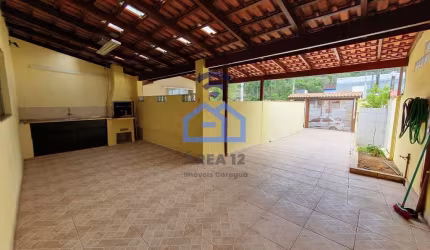 Sobrado à venda no bairro do Massaguaçu em Caraguatatuba, SP - com 219m², 4 dormitórios, sendo 1 su