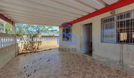 Casa ampla à venda no bairro do Porto Novo em Caraguatatuba, SP - Conforto e espaço para toda a fam