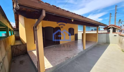 Casa ampla com bela varanda à venda no bairro do Barranco Alto em Caraguatatuba, SP - Ampla, aconch