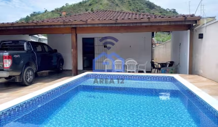 Casa com piscina à venda no bairro da Martim de Sá em Caraguatatuba, SP - Venha se encantar pelo se