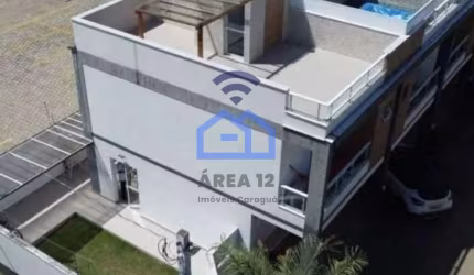 Sobrado triplex à venda no bairro do Massaguaçu em Caraguatatuba, SP - Localizado a apenas 150m da