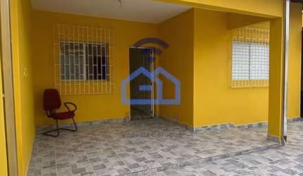 Casa à venda no bairro Caputera região central de Caraguatatuba, SP com 104 m² de área construída e