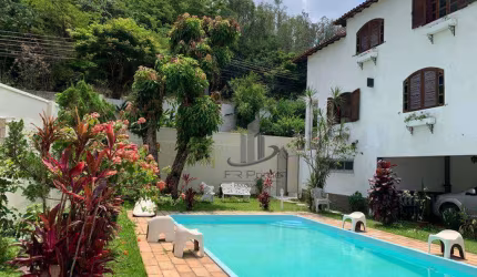 Casa MARAVILHOSA à venda no bairro Santa Rosa, em Barra Mansa!!
