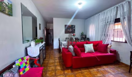Excelente casa LINEAR à venda no bairro Retiro, em Volta Redonda!!!