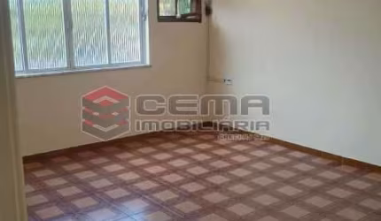 Casa comercial com 1 sala para alugar na Estrada Intendente Magalhães, Marechal Hermes, Rio de Janeiro, 85 m2 por R$ 1.600
