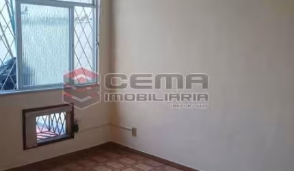 Casa comercial com 1 sala para alugar na Estrada Intendente Magalhães, Marechal Hermes, Rio de Janeiro, 85 m2 por R$ 1.800