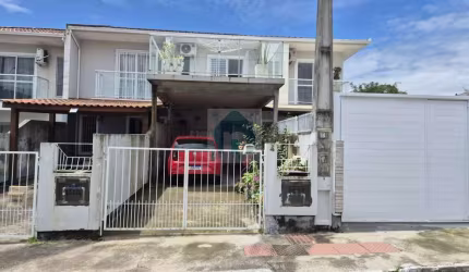 Sobrado Geminado 2 dormitórios, 2 vagas de garagem em Potecas, São José/SC - CA411-715