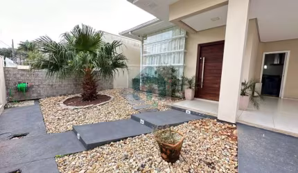 Casa de alto padrão com 170 M² na Pedra Branca em Palhoça SC. - CA223-687