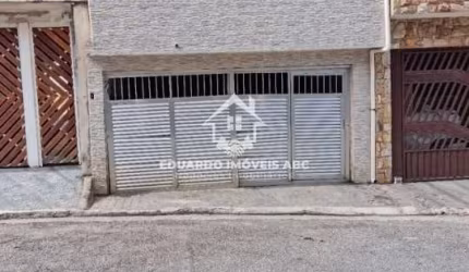 Casa Assobradada para Venda no bairro Canhema, 2 vagas na garagem.
