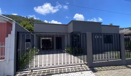 LINDA CASA EM ITAPEMA COM PISCINA