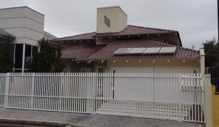 Casa com 5 quartos à venda na Rua Joaquim dos Santos, 40, Floresta, Joinville, 376 m2 por R$ 1.500.000