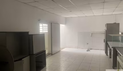 Salão comercial terreno de 10 por 25 no Campo Limpo