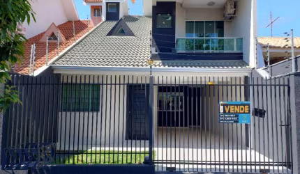 Sobrado à venda em Maringá, Jardim Santa Helena, com 3 quartos, com 210 m²