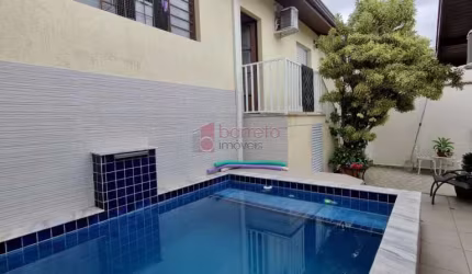 BELA CASA COM PISCINA E EDÍCULA À VENDA NO JARDIM DO ESTÁDIO EM JUNDIAÍ/SP