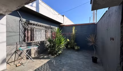 CASA TÉRREA COM 03 DORMITÓRIOS À VENDA NO BAIRRO VILA VIANELO - JUNDIAÍ/SP