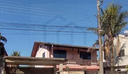 AMPLA CASA DE COM 4 DORMITÓRIOS, PISCINA, POMAR E ÁREA DE FESTA.